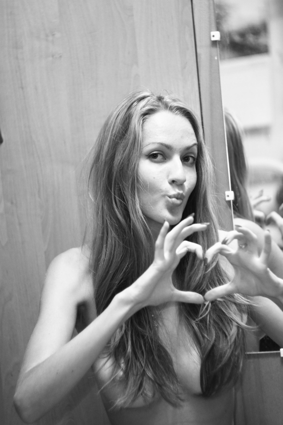 Молодая учительница сексуалка снялась прямо в классе и не только – фото 12