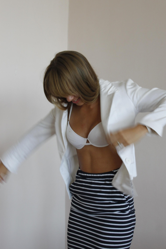 Молодая учительница сексуалка снялась прямо в классе и не только – фото 28