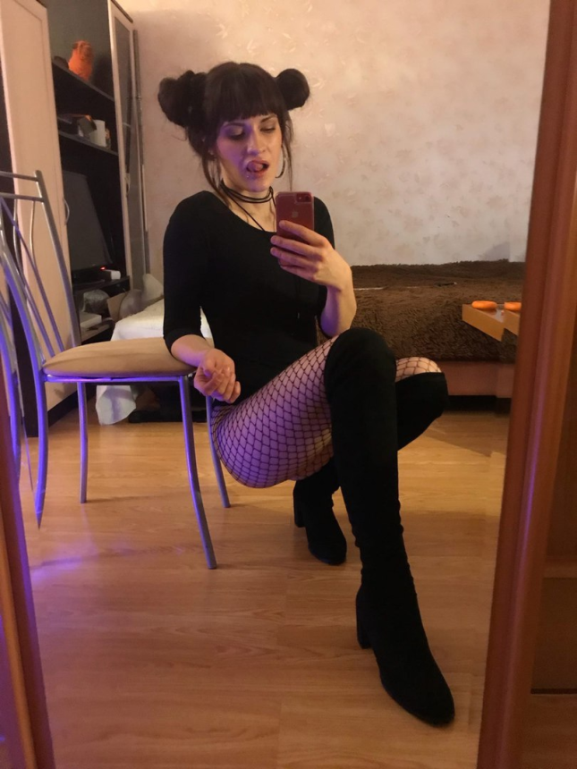 Голая милфа делает откровенное селфи — горячие любительские фото – фото 5