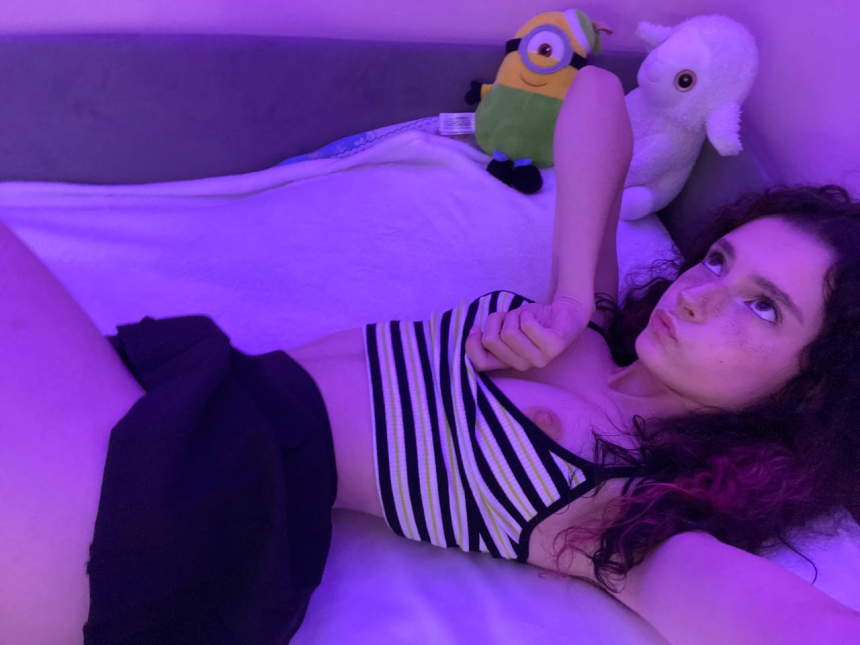 Кучерявая стройняшка разделась и показала своё тело – фото 5