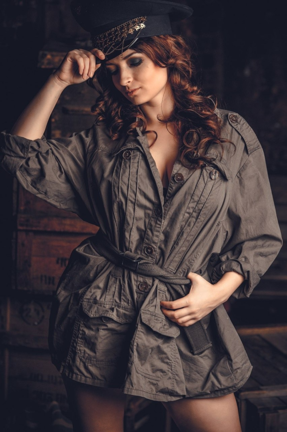 Пышная милфа показывает своё зрелое тело во всей красе – фото 36