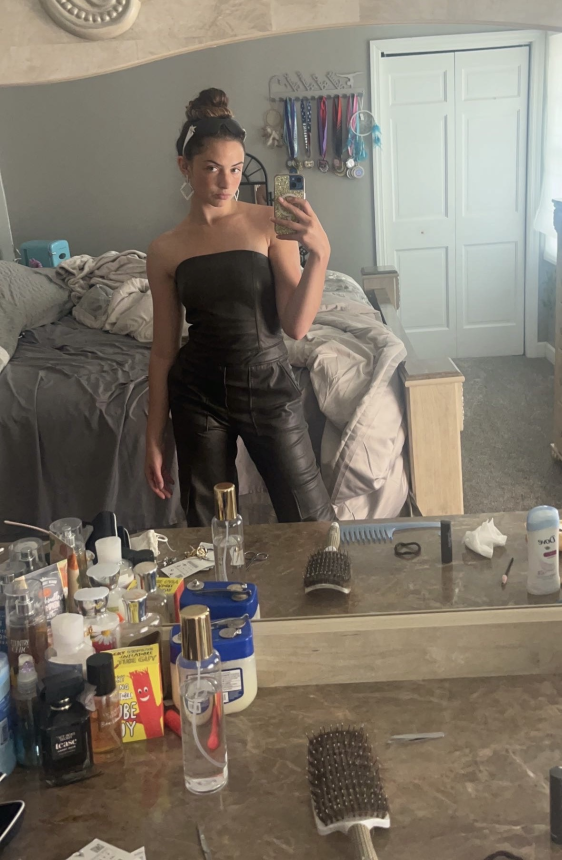 Голая студентка-любительница с выбритой киской — домашнее фото – фото 18