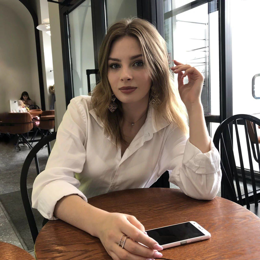 Фото Красотка показала своё шикарное голое тело во всей красе