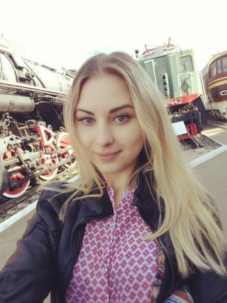 Сексуальная студентка мастурбирует большим фаллосом крупным планом – фото 2